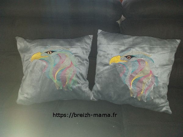 Coussins brodés motif aigle design